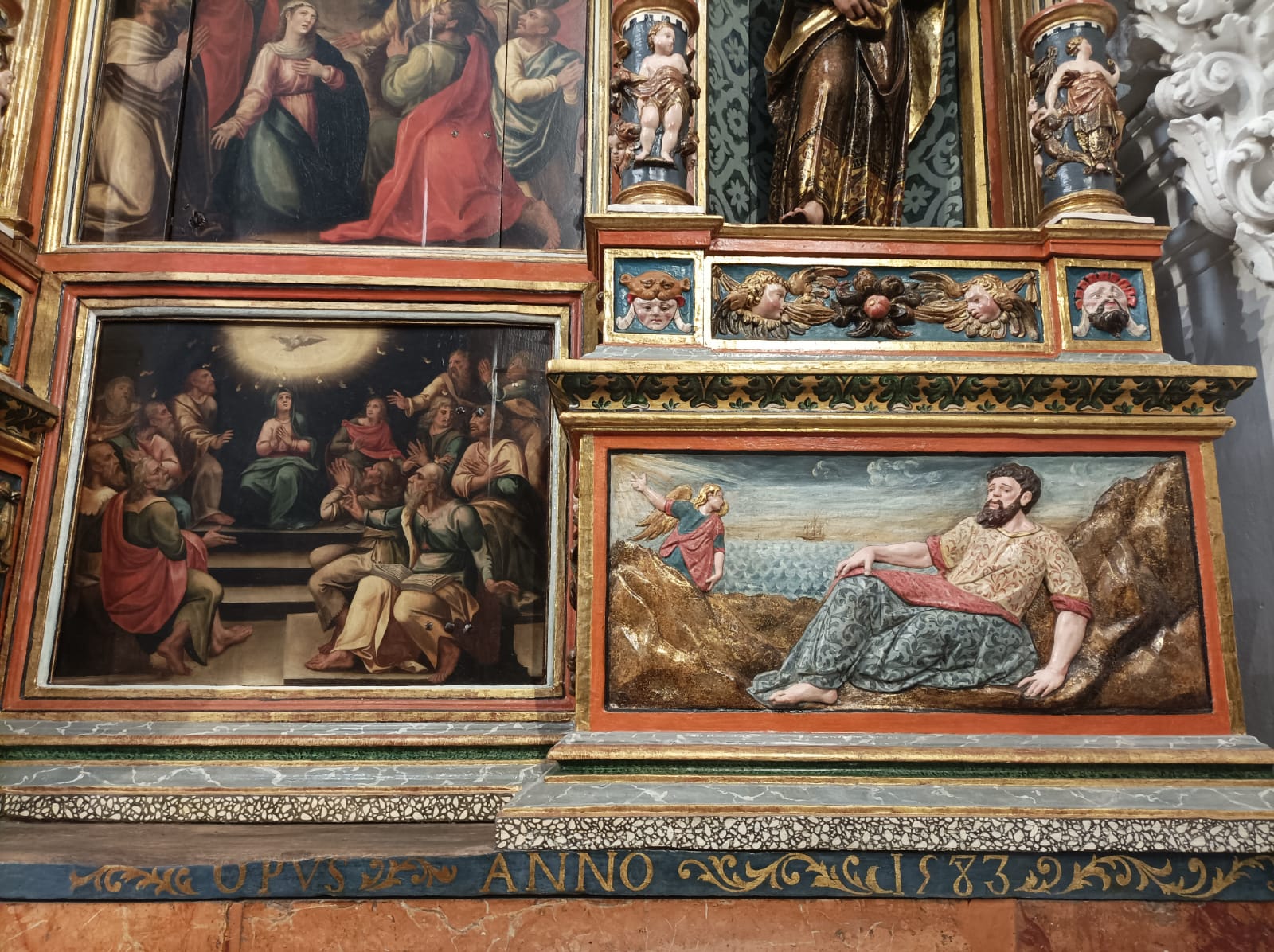Detalle del banco del retablo.